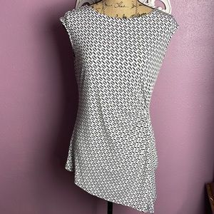 Whitehouse Black Market sleeveless blouse! Size S.